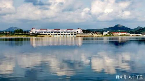 烟台市福山区的银湖,雨后的湖光山色,更加清新美丽