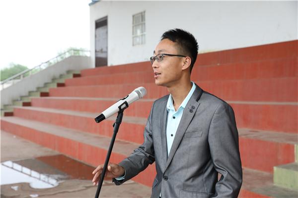 亲近自然 挑战自我——霍山文峰学校高一年级开展励志远足活动