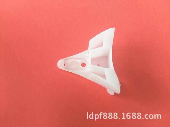 拉链领带塑胶夹子领带三角结卡扣塑料易拉得拉链领带骨架