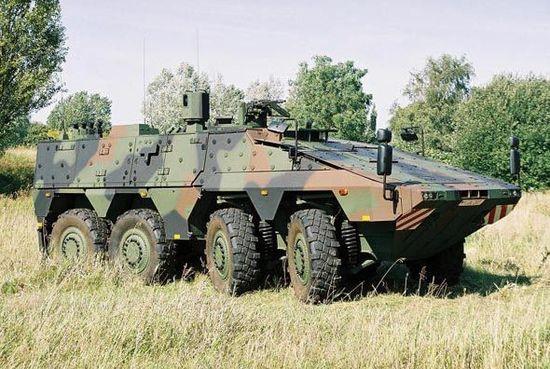 资料图:德国"拳击手"8 8轮式装甲输送车