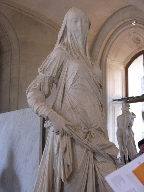 蒙着面纱的女神