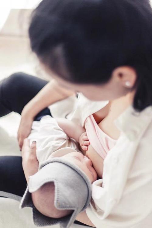 2018年馨淇妈妈第一届"喂爱醉美母爱相随"哺乳照征选赛