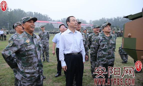 昨天,济南军区某集团军举行驻安71352部队参加纪念抗战胜利70周年阅兵