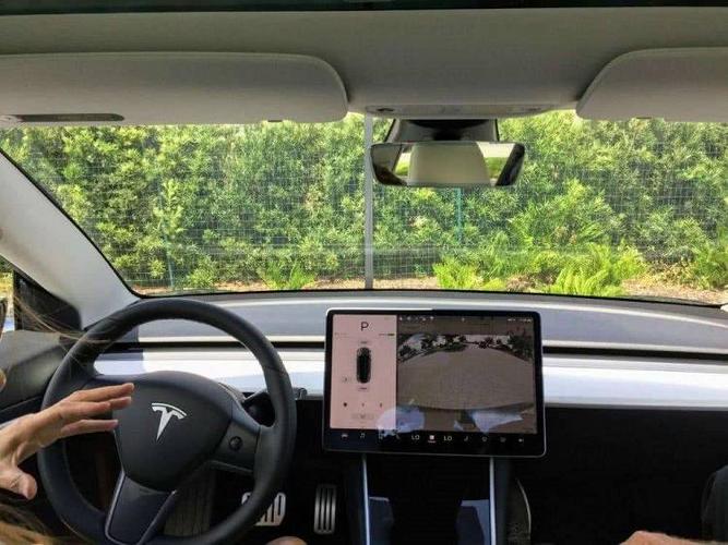 原创 特斯拉最新ota:可识别信号灯,车内摄像头也可启用