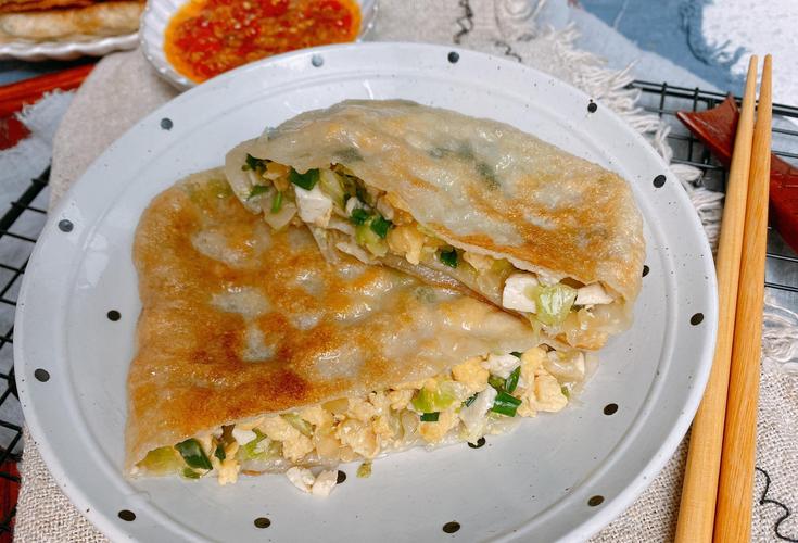 冬天要多吃白菜馅饼,不发面不烫面,皮薄馅多不破皮,放凉也不硬