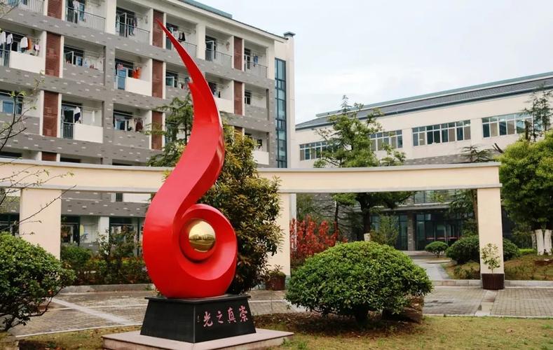 崇真中学曾先后荣获 江苏省教育工作先进集体, 江苏省绿色学校, 苏州