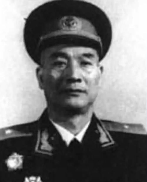 他是国民党的一名小军医,主席送他7字纸条,30年后纸条