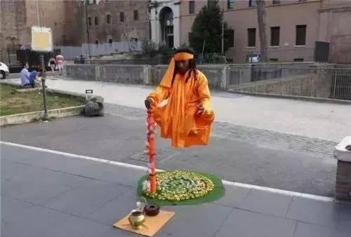 印度神秘人体"悬浮术"大揭秘,只用一张图就破解了!原来你也会!