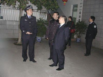 春节期间泸州市公安局领导看望一线民警