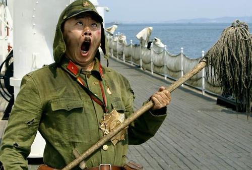 网易首页>网易号>正文申请入驻> 潘长江《举起手来》如今潘长江还是