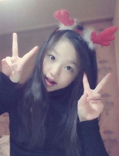 中韩混血张元英小学照曝光,14岁c为出道,卸妆后欧尼变