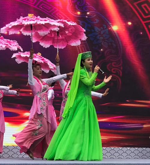 本基地艺术总监马红莲老师在青海演出