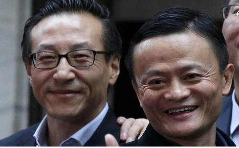 马云开朗活跃,擅长演讲,有独特的个人魅力;而蔡崇信安静低调不多言,人