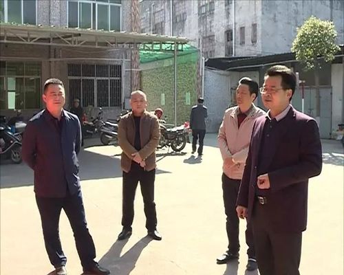 副县长梁玉辉,县府办负责人等参加了慰问活动.