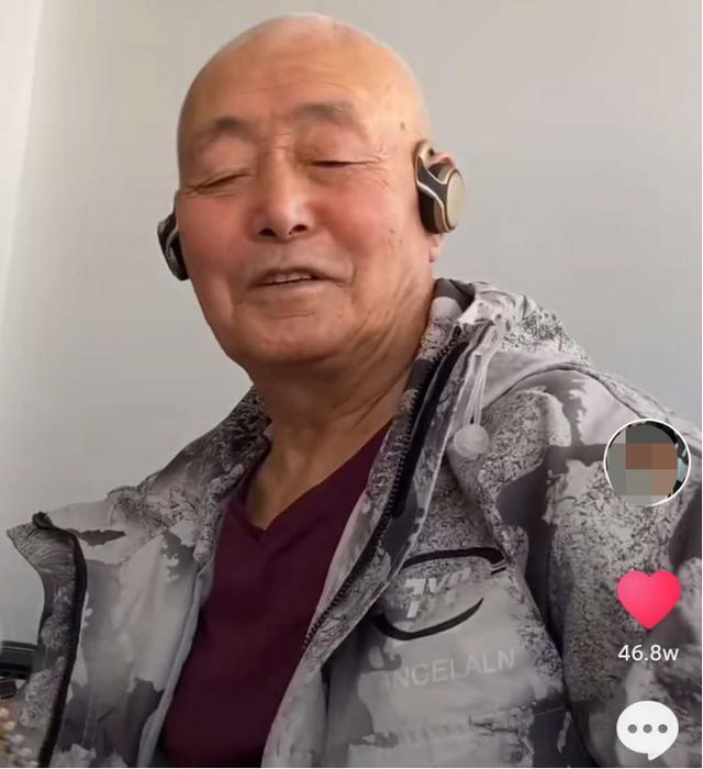 这位耀杨他姥爷的老人,原名王福祥,老家是在东北的吉林长春,这个视频
