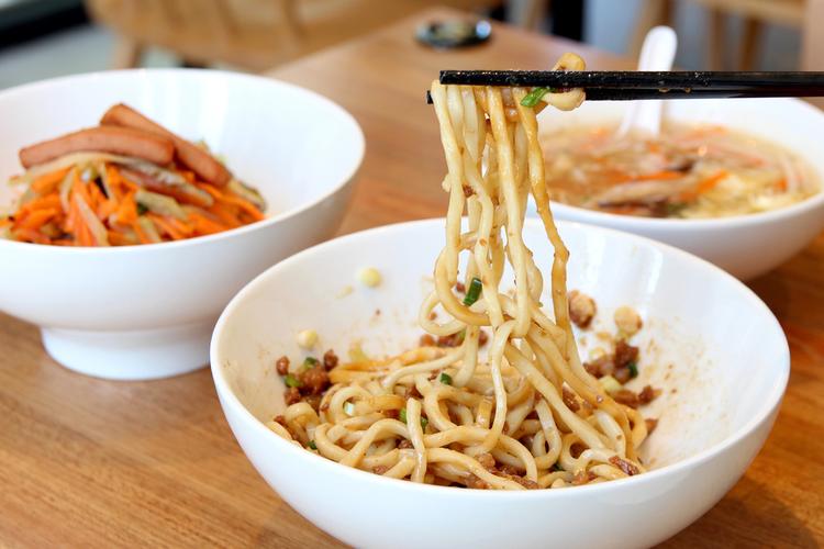 ▼素馨蔬菜乾面$90/三种面条(手作粗面/手作细面/龙口冬粉)