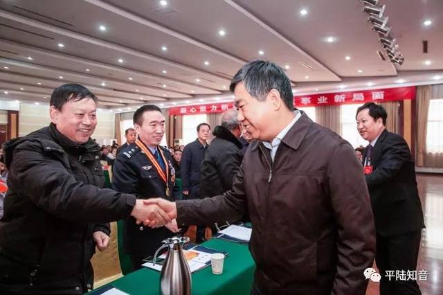 运城市人大常委会副主任,平陆县委书记郭宏看望参会人员