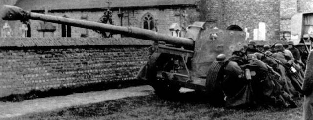 同时取消了高射炮的一些部件等,火炮的穿甲能力和flak18型高射炮一样