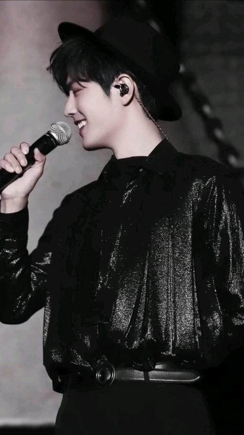 肖战#笑的好甜,懂得都懂,空气中都弥漫着粉红泡泡