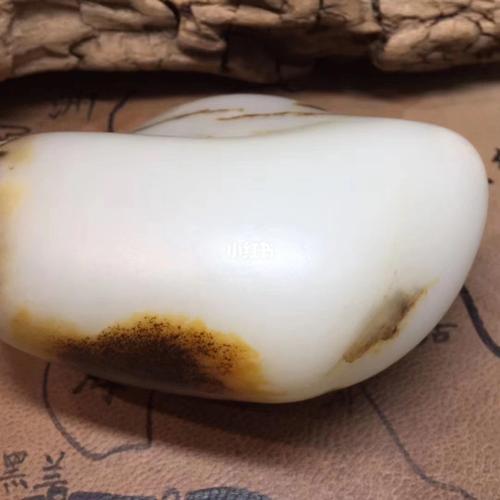 新疆和田玉羊脂白玉籽料原石_和田玉_摆件_白皮_时尚