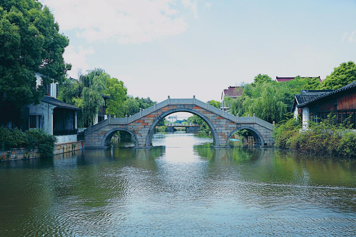 无锡荡口古镇很多画画的学生游客很少