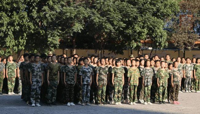 小升初即将来临,初中开学初一新生将面临军训,军训意义何在