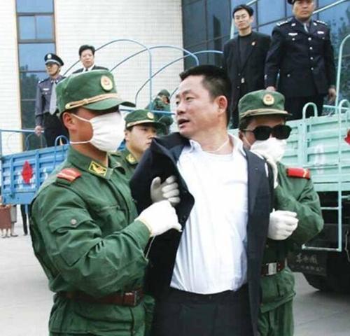 河南黑帮老大垄断郑州货运市场,1年狂赚4000万,曾剿灭