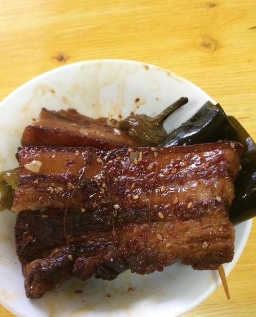 吃6元的把子肉,北方女生配2大碗米饭,吃到底朝天吓坏了老板