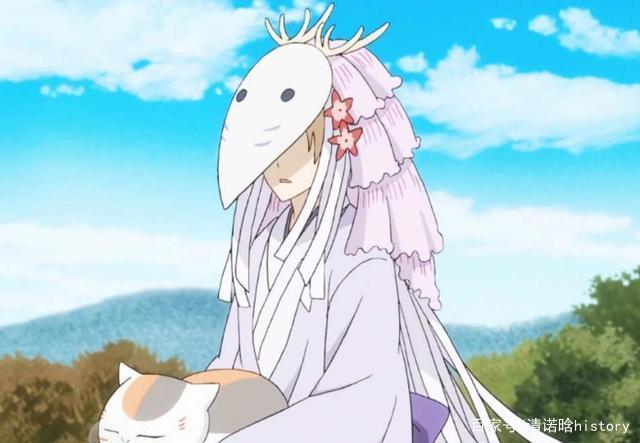 其中极有代表性的作品《夏目友人帐》,就通过面具来塑造了一个又一个