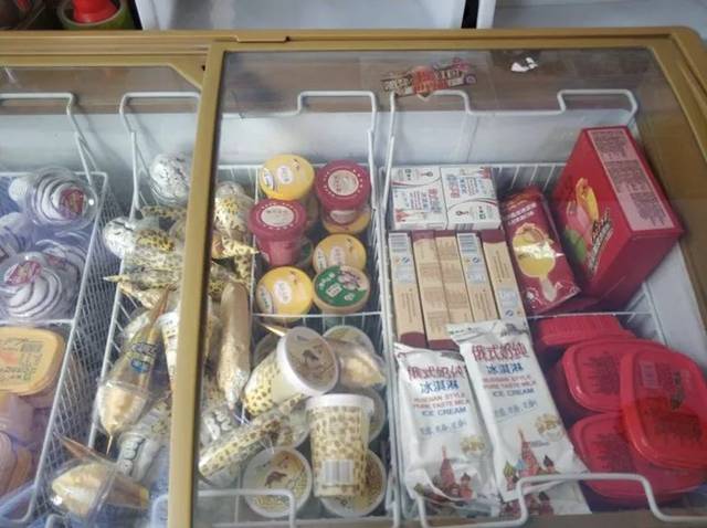 拿到零花钱的第一件事, 跑到小卖部的窗口指着花花绿绿的雪糕纸, 一