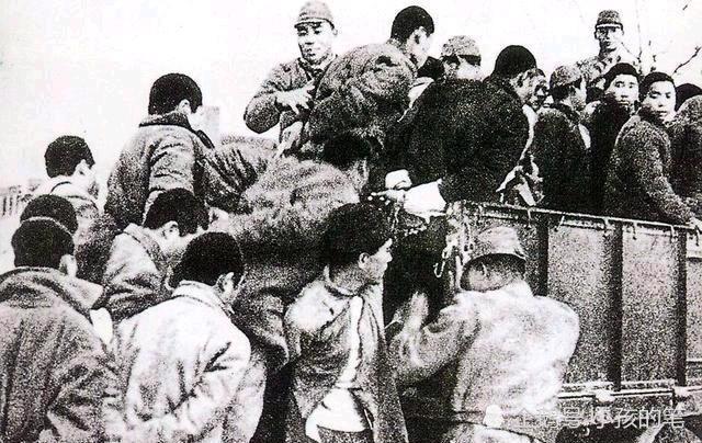 日军侵华罪证,把一群有威胁的中国人拉去进行残忍的对待