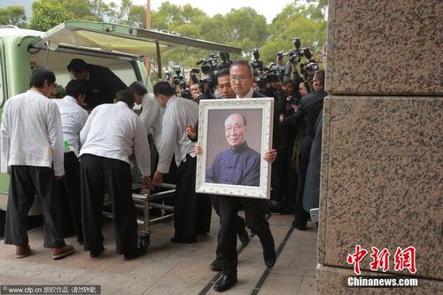 邵逸夫出殡 灵柩送至火葬场