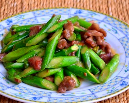 玫瑰芦笋炒香肠