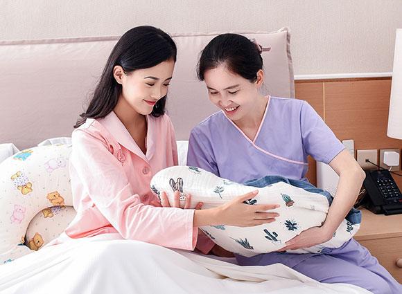 深圳月嫂服务-育婴师服务-催乳通乳-产后康复师-家政服务到宝生到家