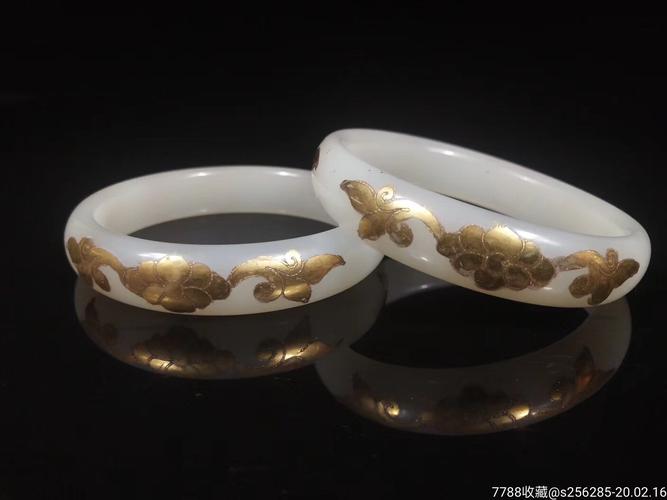 和田玉包金手镯,玉质温润通透,保存完好,品相如图,值得收藏