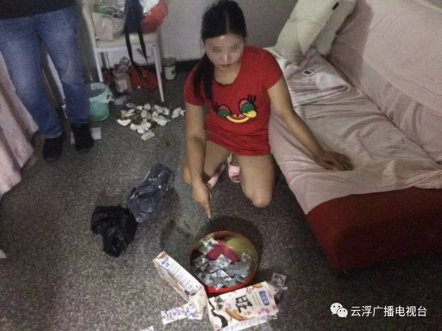 云浮吉祥路扫黄:生擒6男女!当场搜出多个物证.