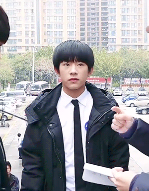 易烊千玺der表情包