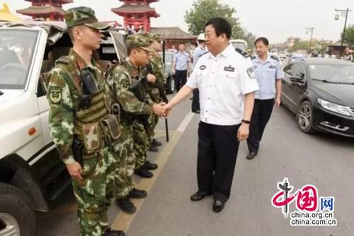 许方军局长亲切慰问武警官兵