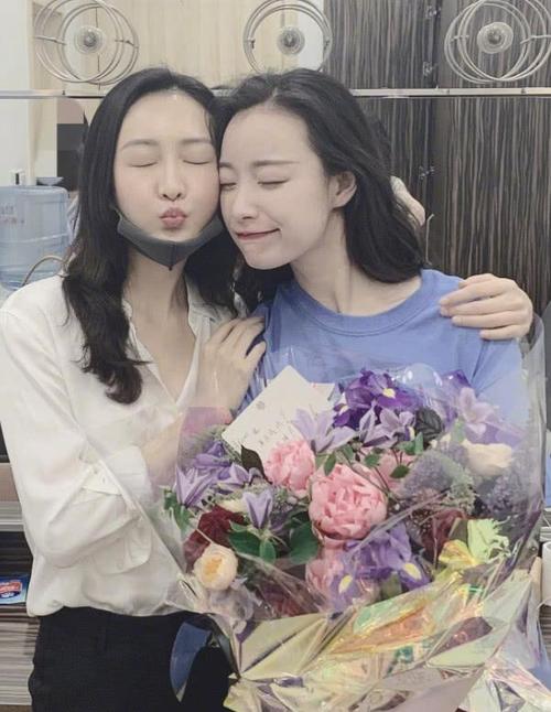 倪妮王鸥同框,她穿得很随便但依然是合照杀手,6岁的差距顿显!