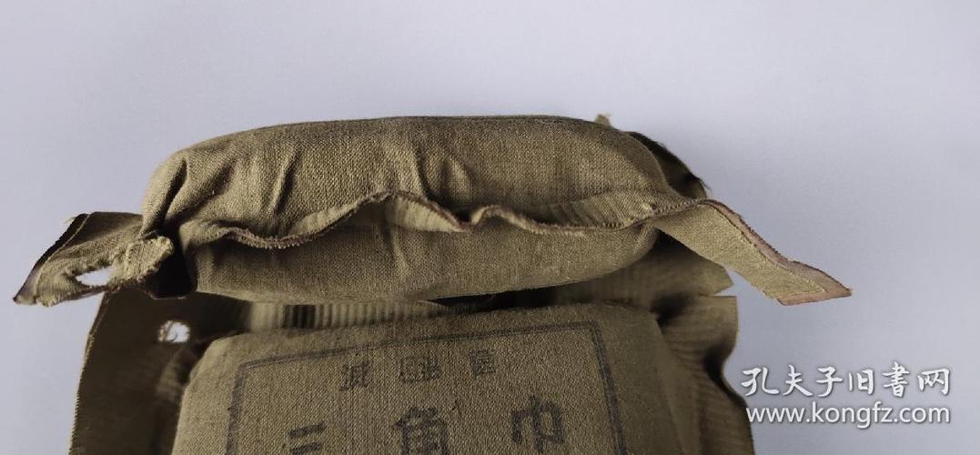 二战时期军用品三角巾2包,用于伤口止血,封存完整,品相如图