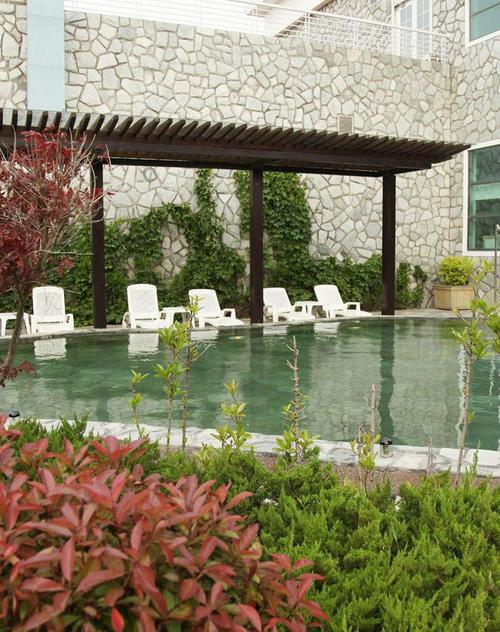 青岛天泰温泉高尔夫乐活酒店观景标间1晚 双人温泉1次 双人滑雪3小时