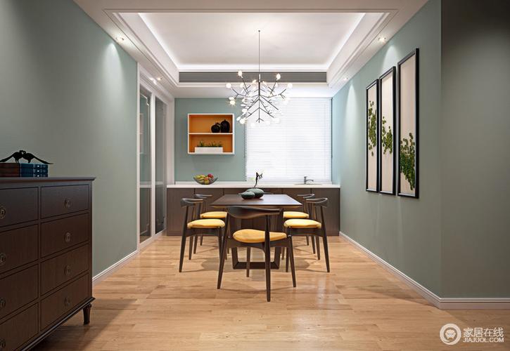 餐厅以绿色粉刷墙面,色彩上的清新增加了浓郁的自然亲