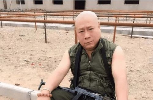 张家豪与李宝敏在酒吧发生冲突俩人较量身手赵本山出面才解决