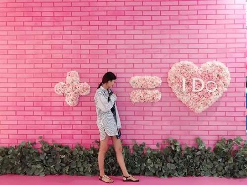 爱心墙是日本东京原宿圣瓦伦丁教堂外墙上的装饰 由于走红网路,甚至