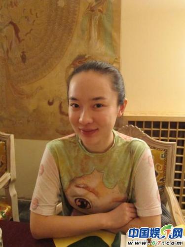 杨幂霍思燕素颜照惊悚 身材比例均失调(组图)