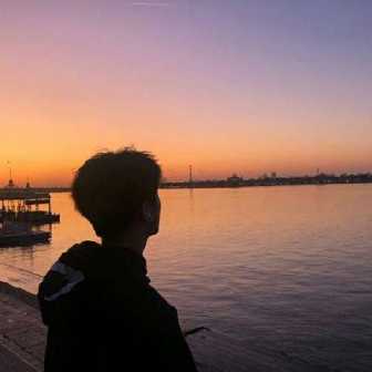 河边情侣男背影头像