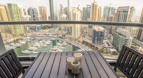 阳台/露台 yallarent dubai marina - the point three bedroom