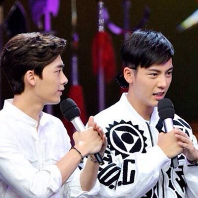 李易峰陈伟霆合照