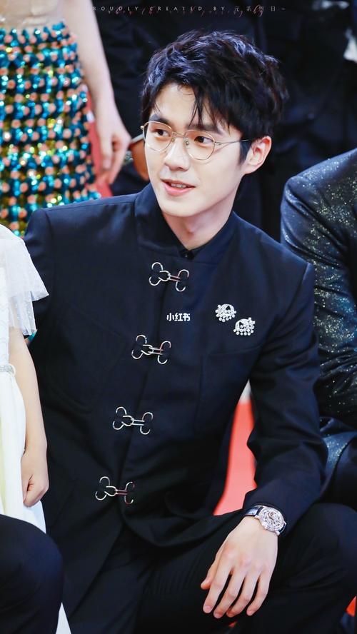 刘昊然金丝眼镜好绝_刘昊然_眼镜_电影节_娱乐_明星