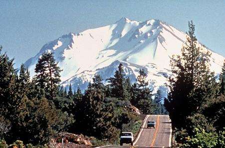 拉森火山